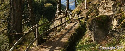 Wandern an den Waalen von Meran